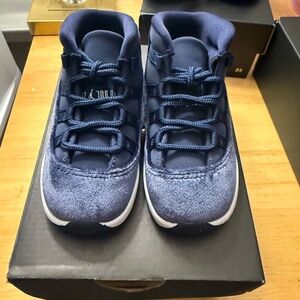 Brand New Toddler 7C Velvet Navy 11s